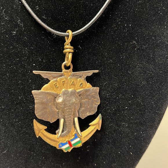 N52. Elephant pendant necklace. - Picture 4 of 4